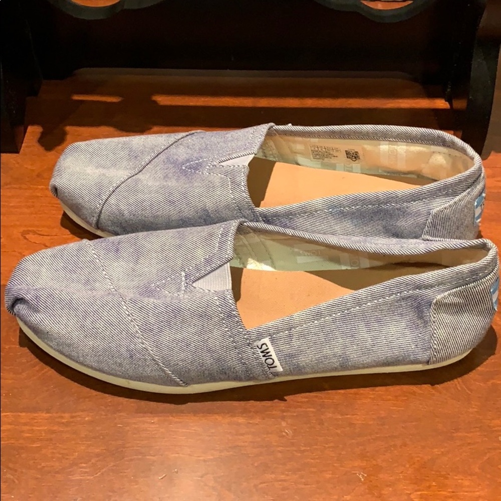 Shoes - Picture 2 of 6